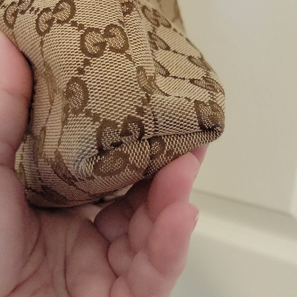 Gucci Beige GG Canvas Crossbody with Red and Green Web Stripe - Picture 4 of 16